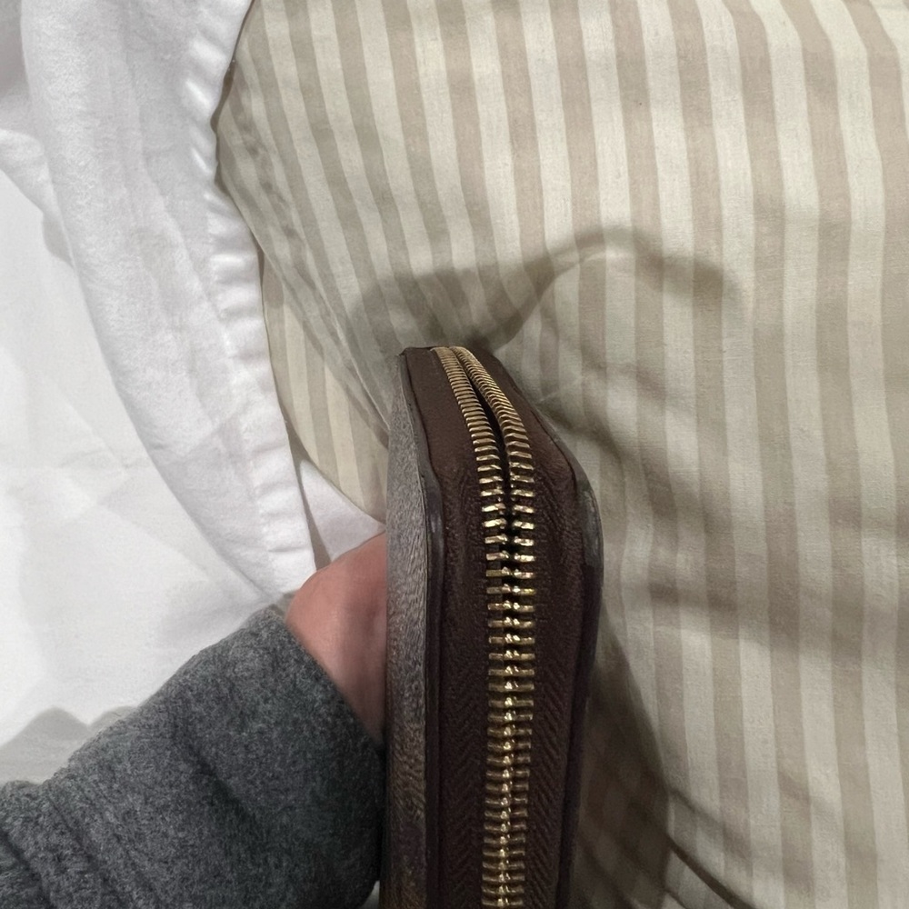Louis Vuitton Zippy Wallet - Picture 3 of 9